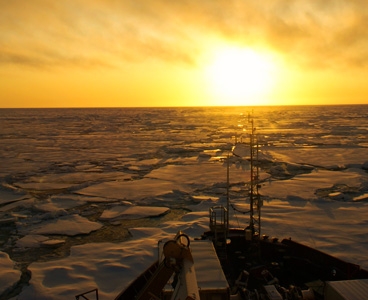 Taken from the Canadian Research Icebreaker CCGS Amundsen, in the Beaufort Sea in September 2009.	 Photo: V. Dansereau